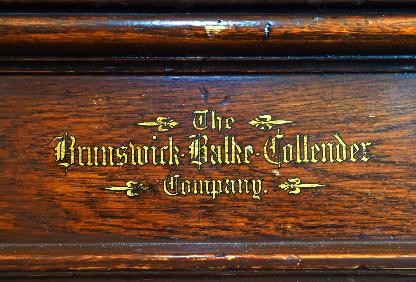 Old Saloon bar company logo